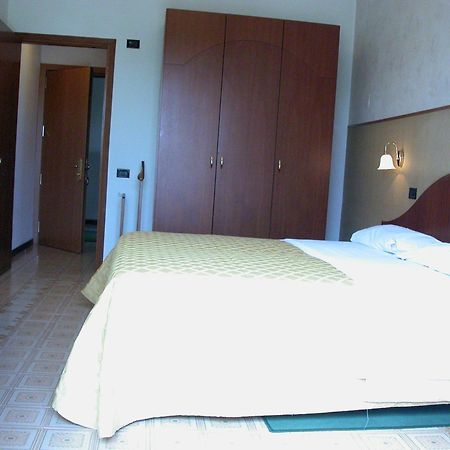 Hotel Calabresi ซัน เบเนเดตโต เดล ตรอนโต ภายนอก รูปภาพ