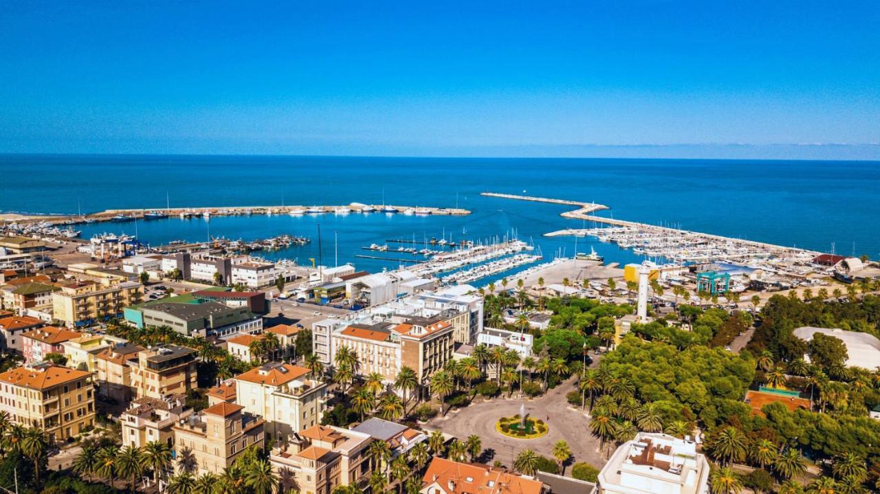 Hotel Calabresi ซัน เบเนเดตโต เดล ตรอนโต ภายนอก รูปภาพ