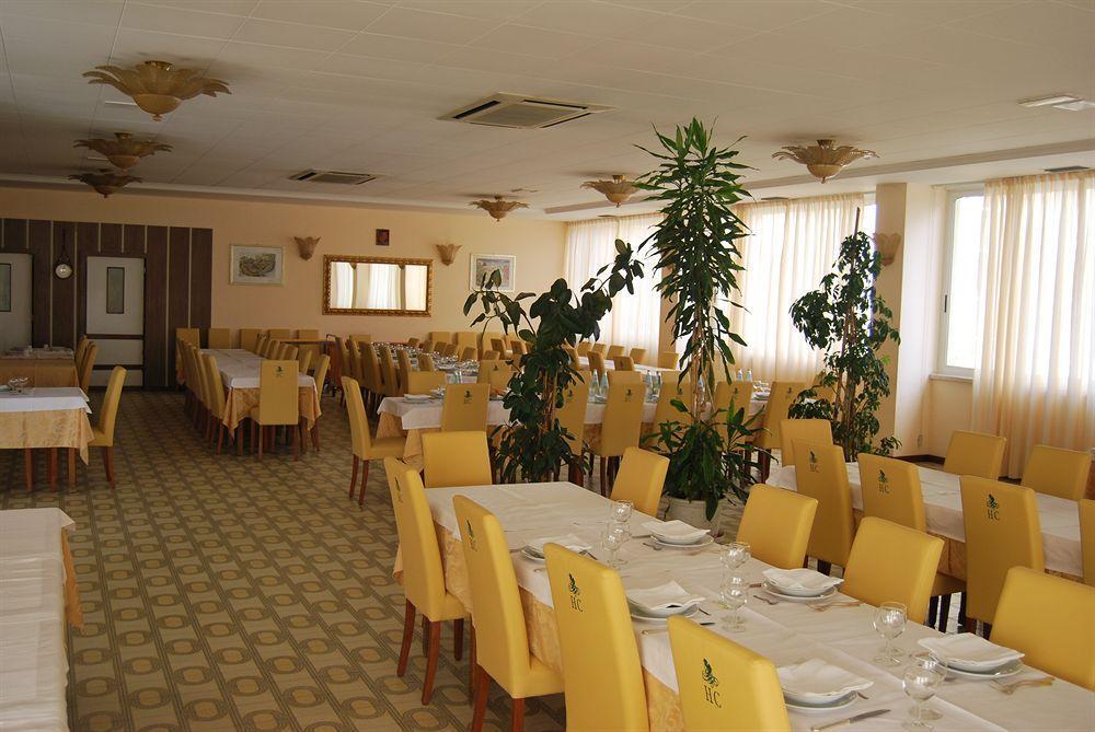 Hotel Calabresi ซัน เบเนเดตโต เดล ตรอนโต ภายนอก รูปภาพ