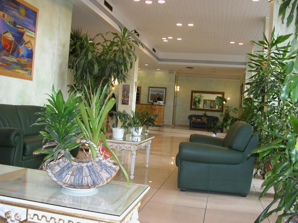 Hotel Calabresi ซัน เบเนเดตโต เดล ตรอนโต ภายนอก รูปภาพ
