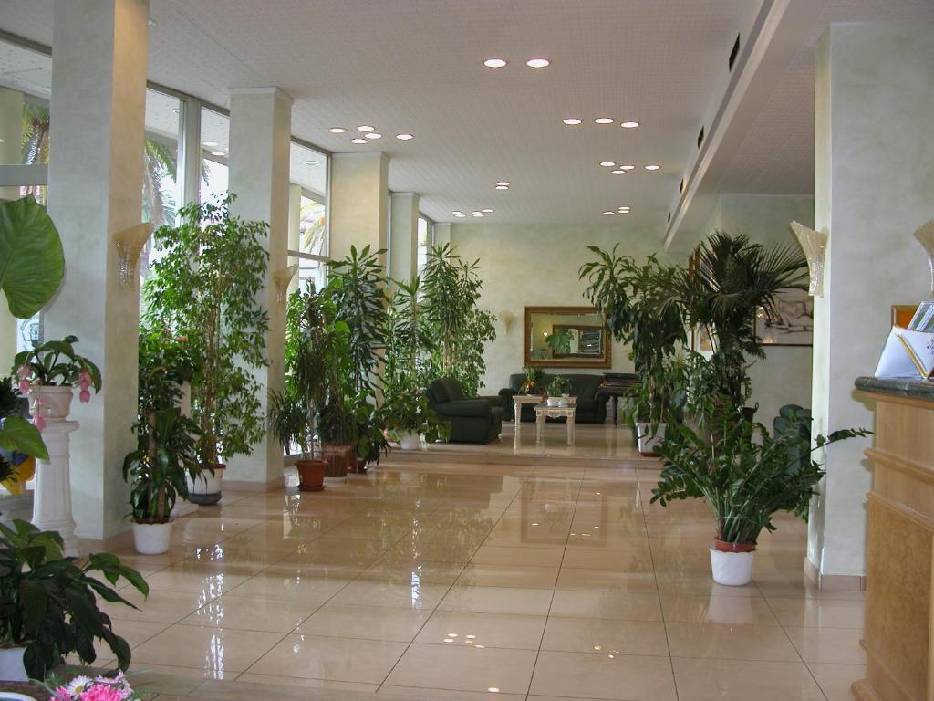 Hotel Calabresi ซัน เบเนเดตโต เดล ตรอนโต ภายนอก รูปภาพ