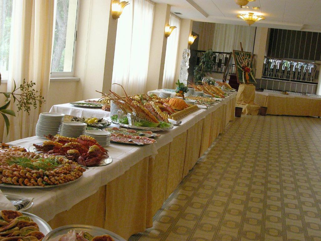 Hotel Calabresi ซัน เบเนเดตโต เดล ตรอนโต ภายนอก รูปภาพ