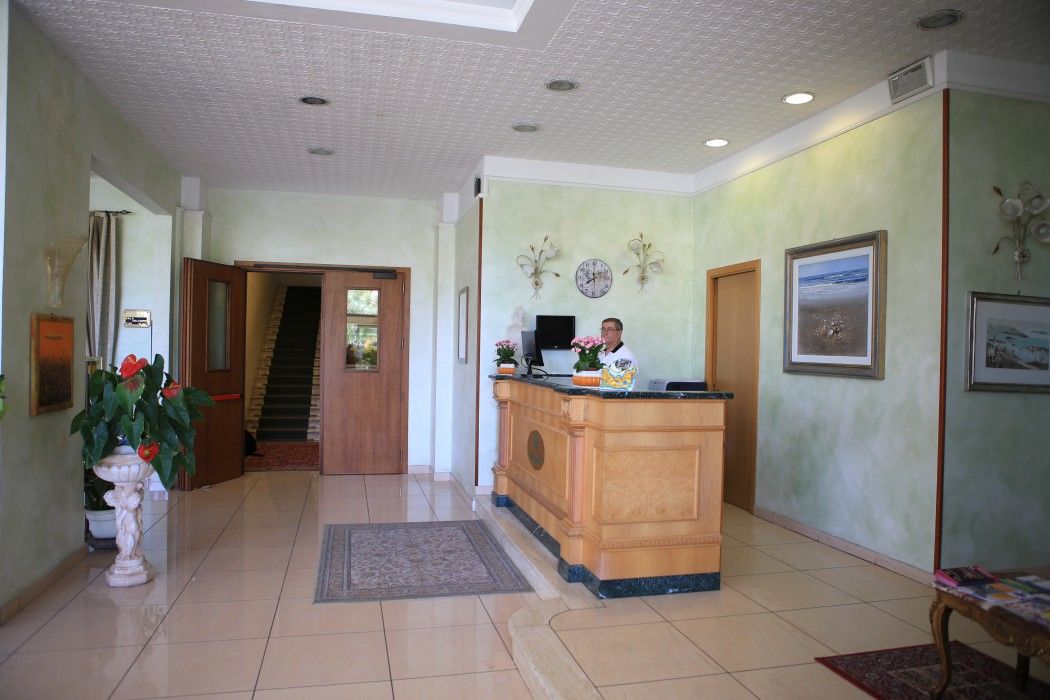 Hotel Calabresi ซัน เบเนเดตโต เดล ตรอนโต ภายนอก รูปภาพ