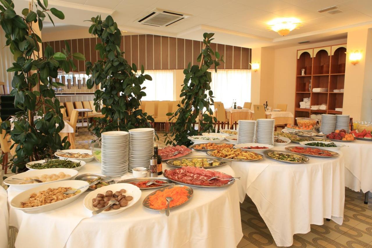 Hotel Calabresi ซัน เบเนเดตโต เดล ตรอนโต ภายนอก รูปภาพ