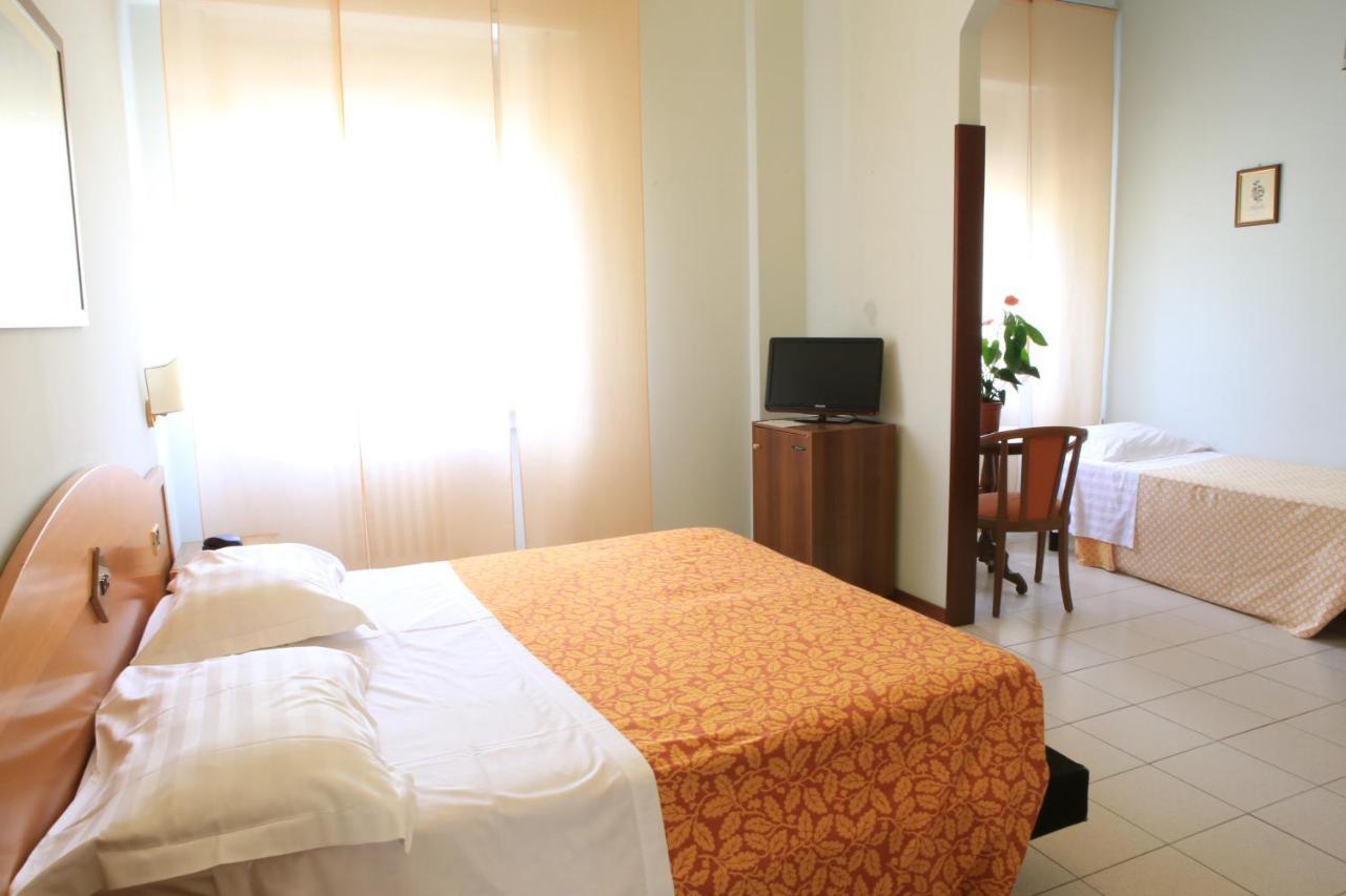 Hotel Calabresi ซัน เบเนเดตโต เดล ตรอนโต ภายนอก รูปภาพ